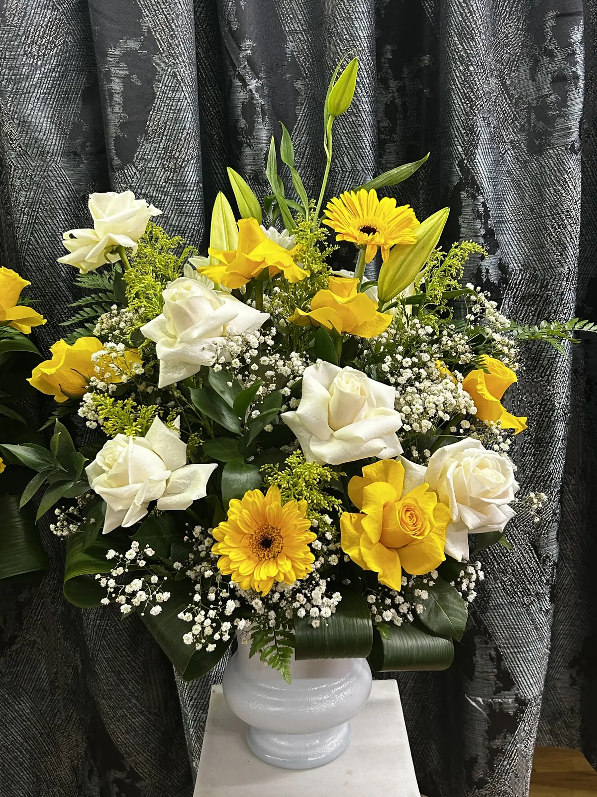 arreglo urna urn arrangement yellow