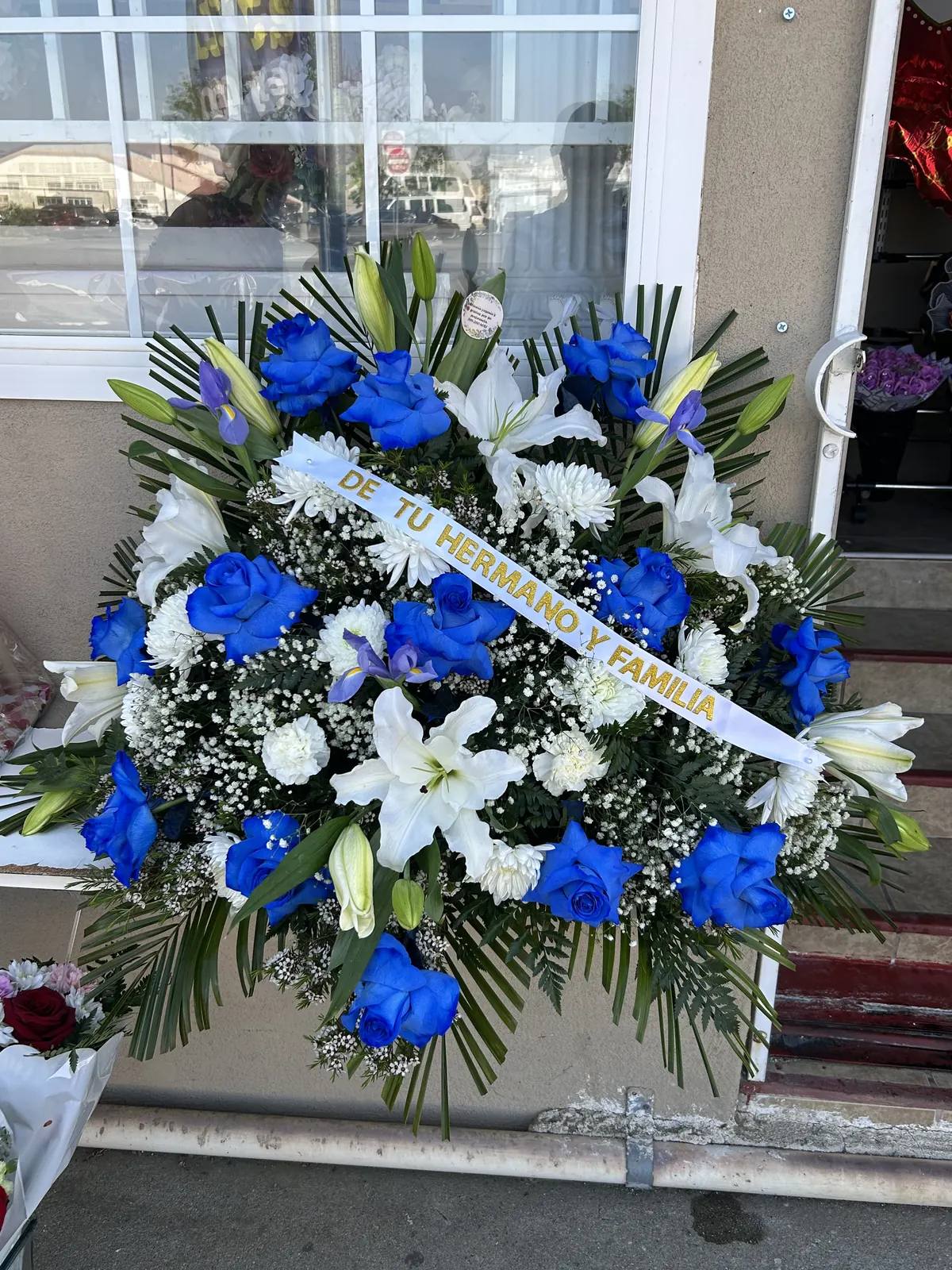 flores funebres standing spray blue
